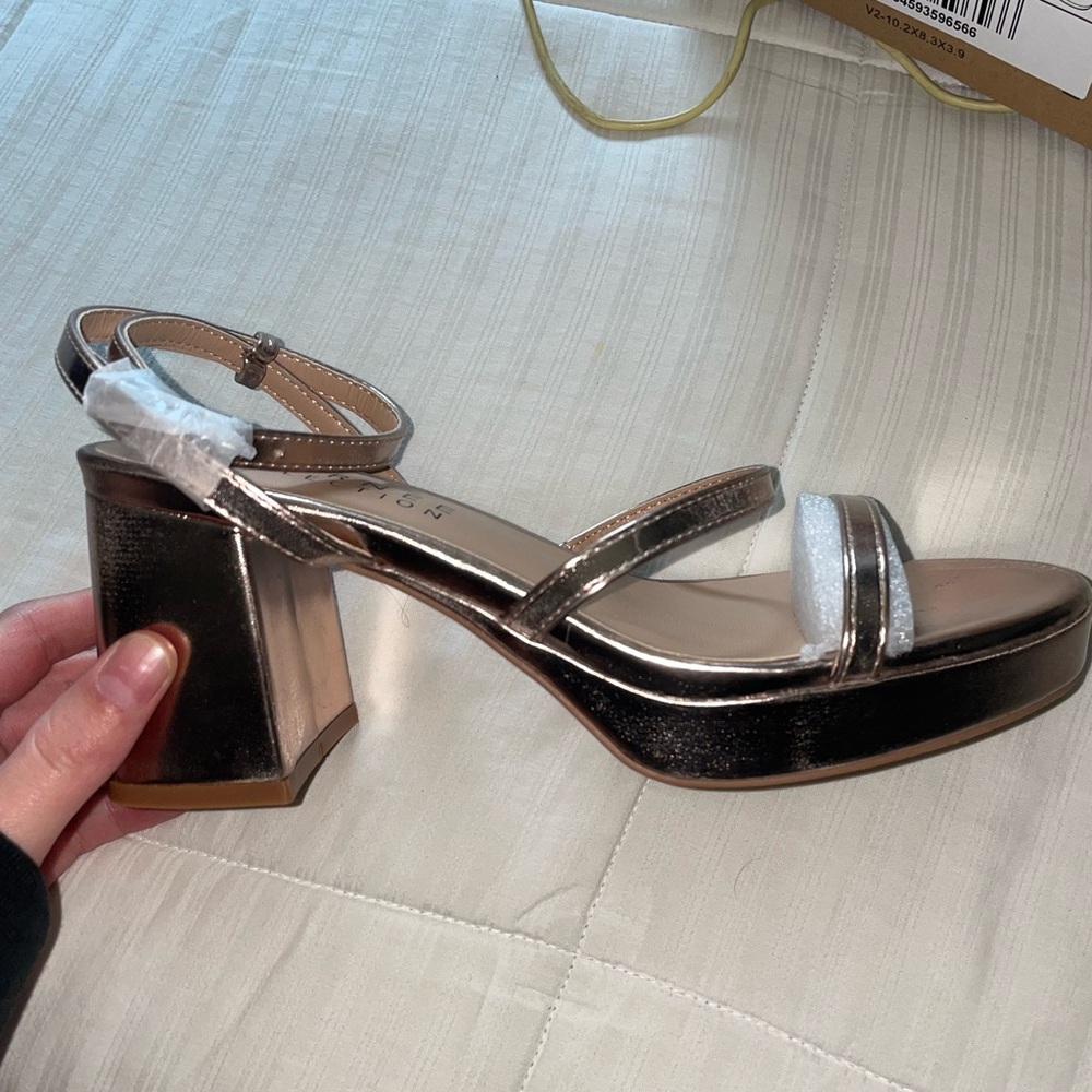 NWT Jounree Sandals!